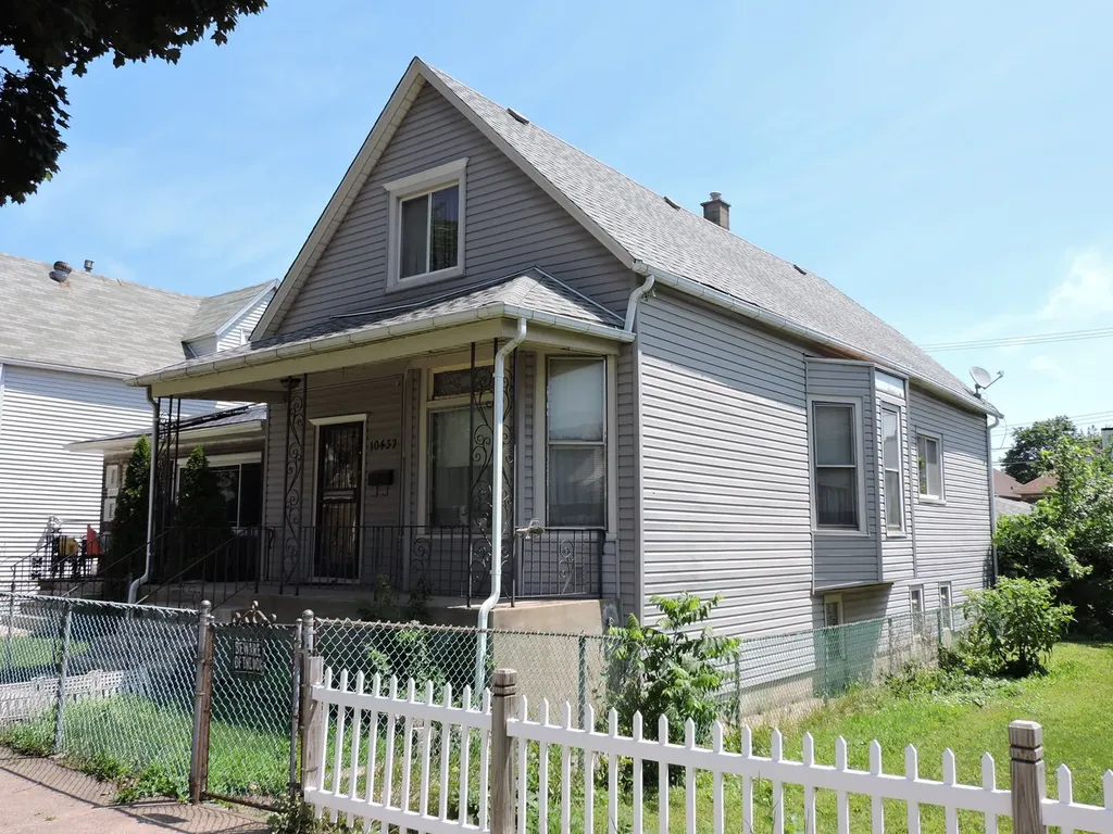 10437 South Avenue H Chicago IL 60617