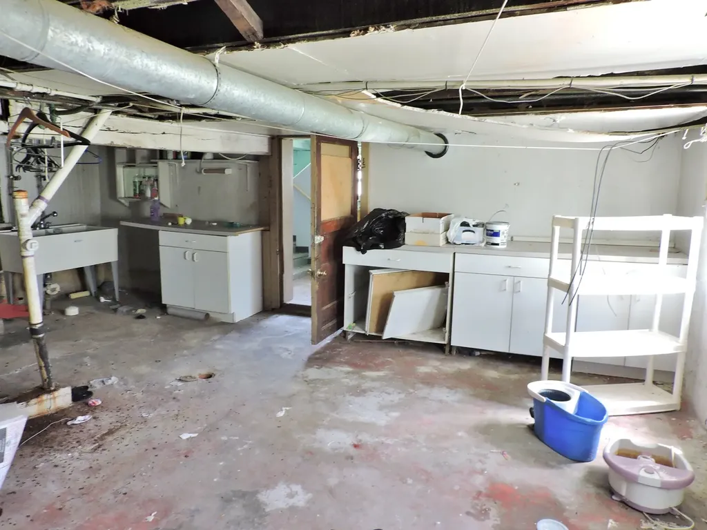 10437 South Avenue H Chicago IL 60617
