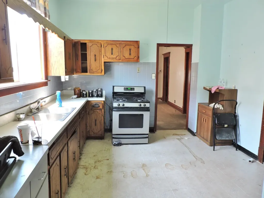 10437 South Avenue H Chicago IL 60617