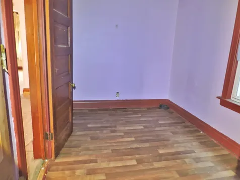 10437 South Avenue H Chicago IL 60617