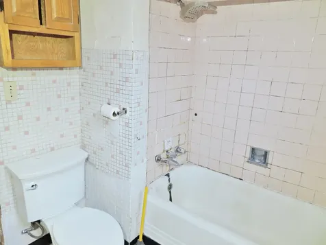 10437 South Avenue H Chicago IL 60617