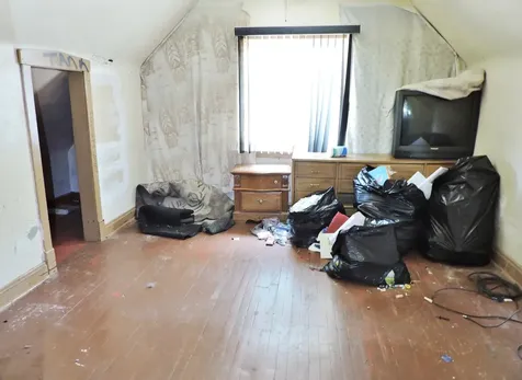10437 South Avenue H Chicago IL 60617