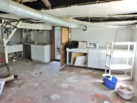 10437 South Avenue H Chicago IL 60617