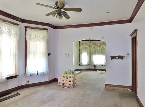 10437 South Avenue H Chicago IL 60617