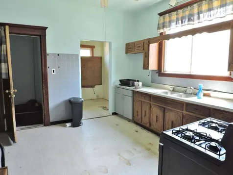 10437 South Avenue H Chicago IL 60617