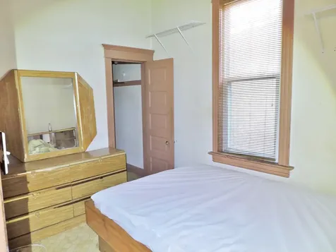 10437 South Avenue H Chicago IL 60617