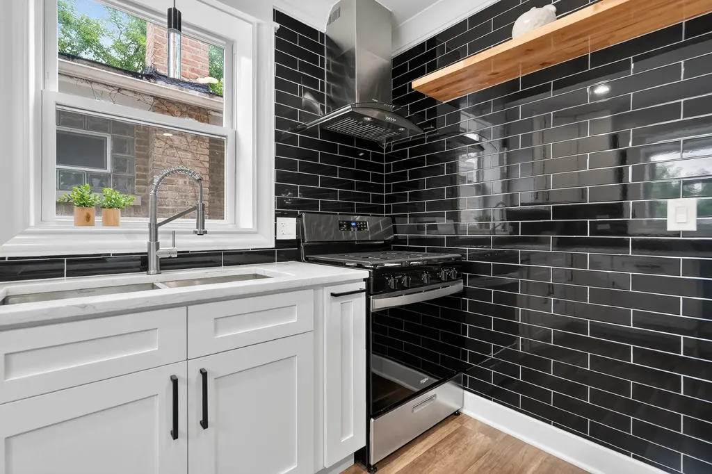 452 West 104th Street Chicago IL 60628