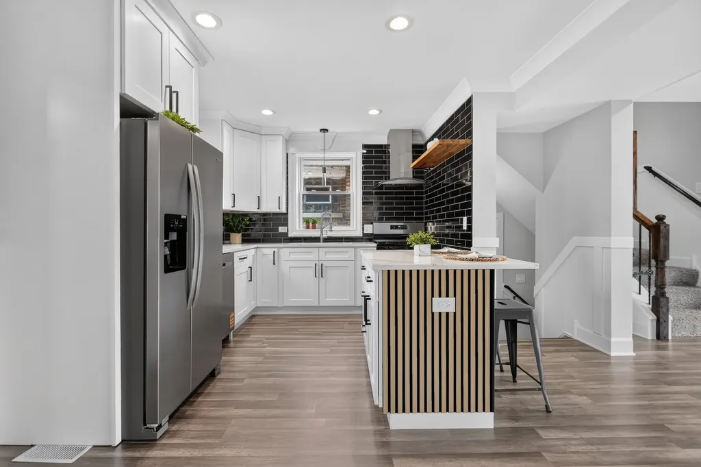452 West 104th Street Chicago IL 60628
