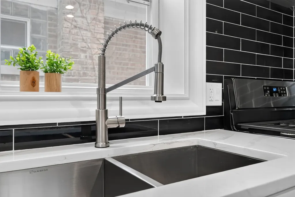 452 West 104th Street Chicago IL 60628