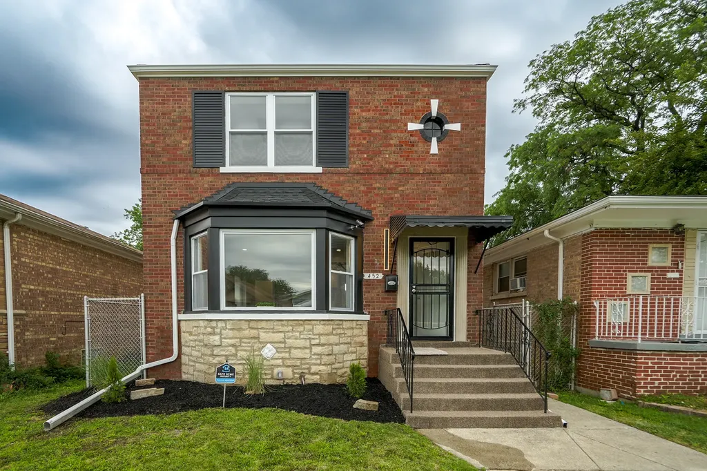 452 West 104th Street Chicago IL 60628