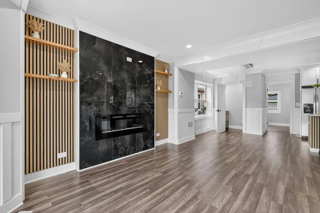 452 West 104th Street Chicago IL 60628