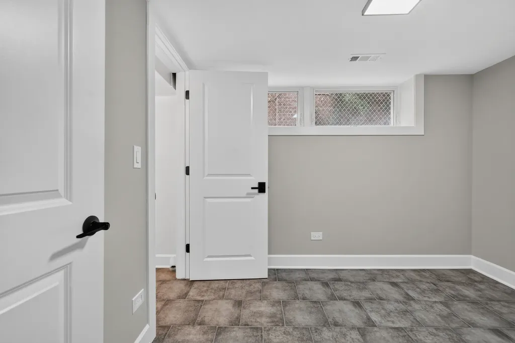 452 West 104th Street Chicago IL 60628