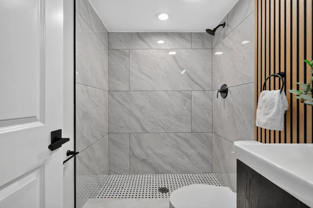 452 West 104th Street Chicago IL 60628