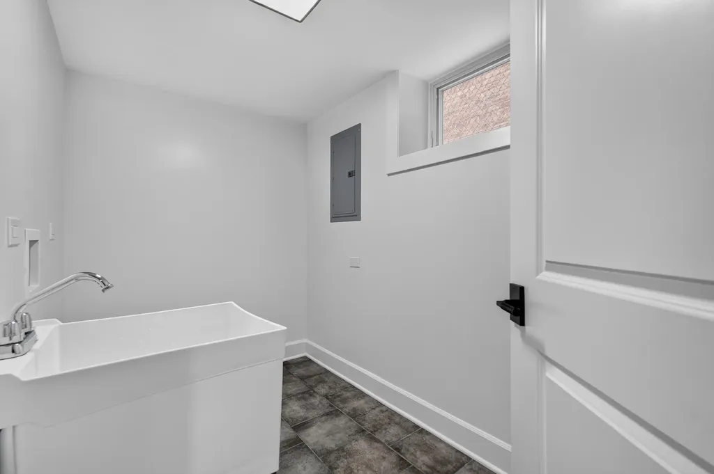 452 West 104th Street Chicago IL 60628