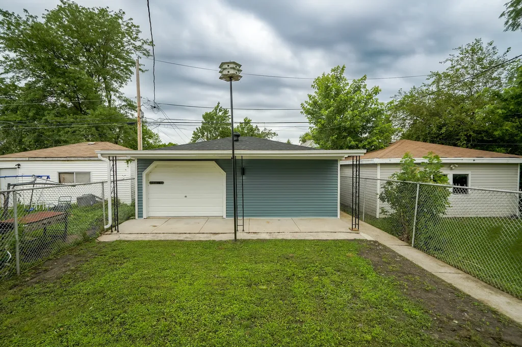 452 West 104th Street Chicago IL 60628