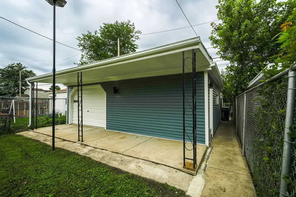 452 West 104th Street Chicago IL 60628