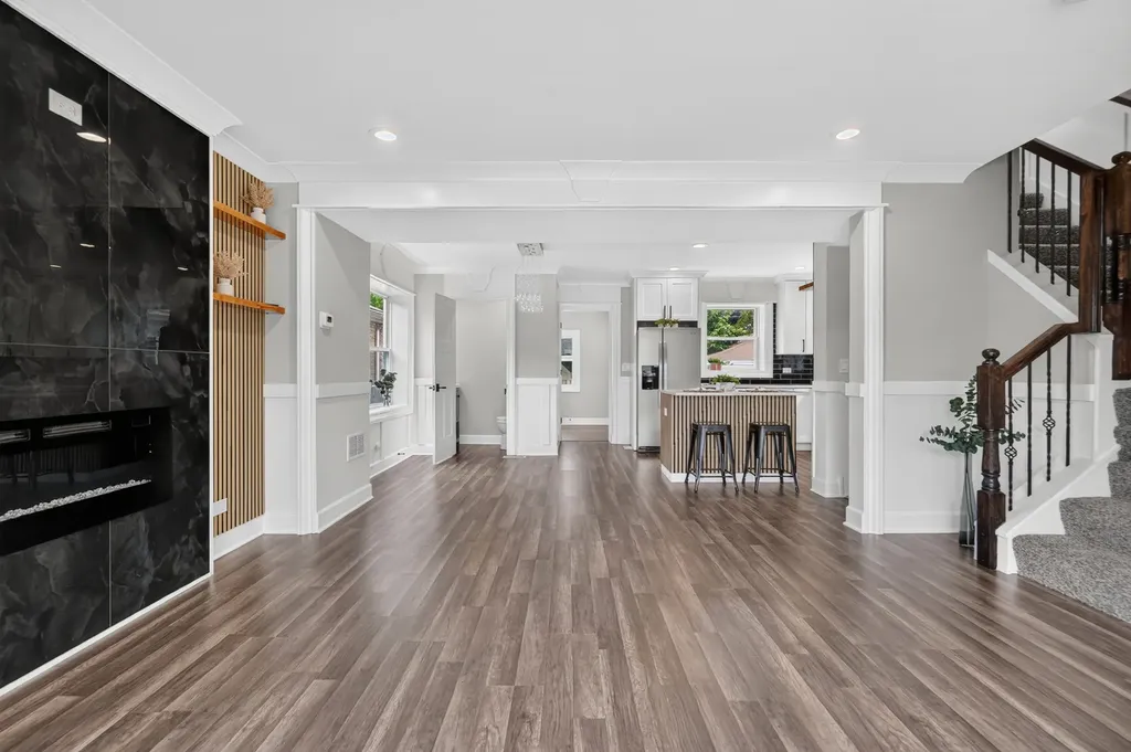 452 West 104th Street Chicago IL 60628