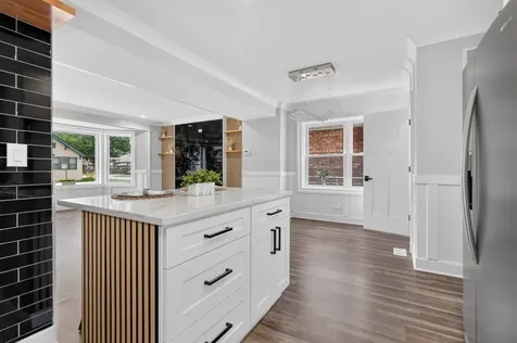 452 West 104th Street Chicago IL 60628