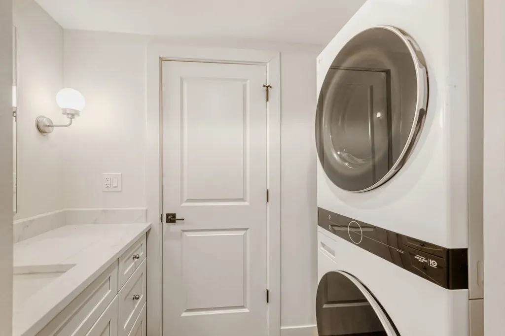 785 Pershing Avenue Glen Ellyn IL 60137
