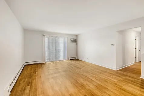 785 Pershing Avenue Glen Ellyn IL 60137