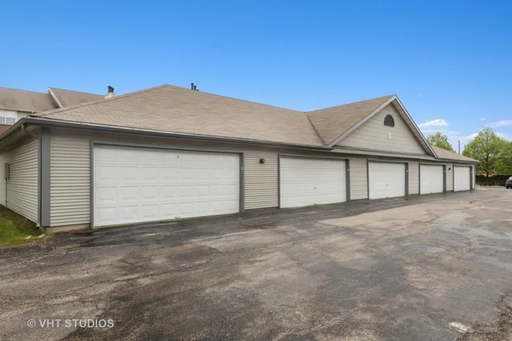 48 Sterling Circle Wheaton IL 60189