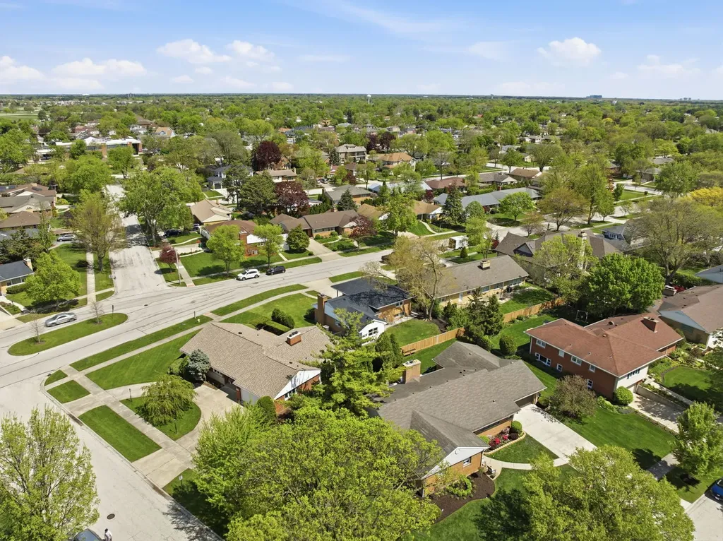 389 Michael John Drive Park Ridge IL 60068