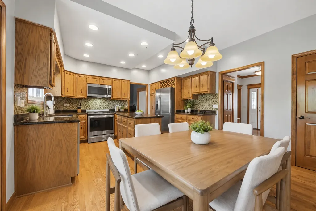 2541 Cheshire Drive Aurora IL 60504