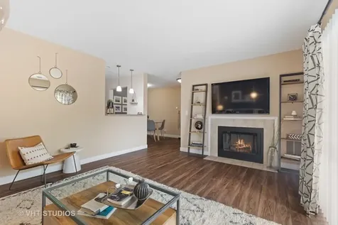 77 Kensington Circle Wheaton IL 60189