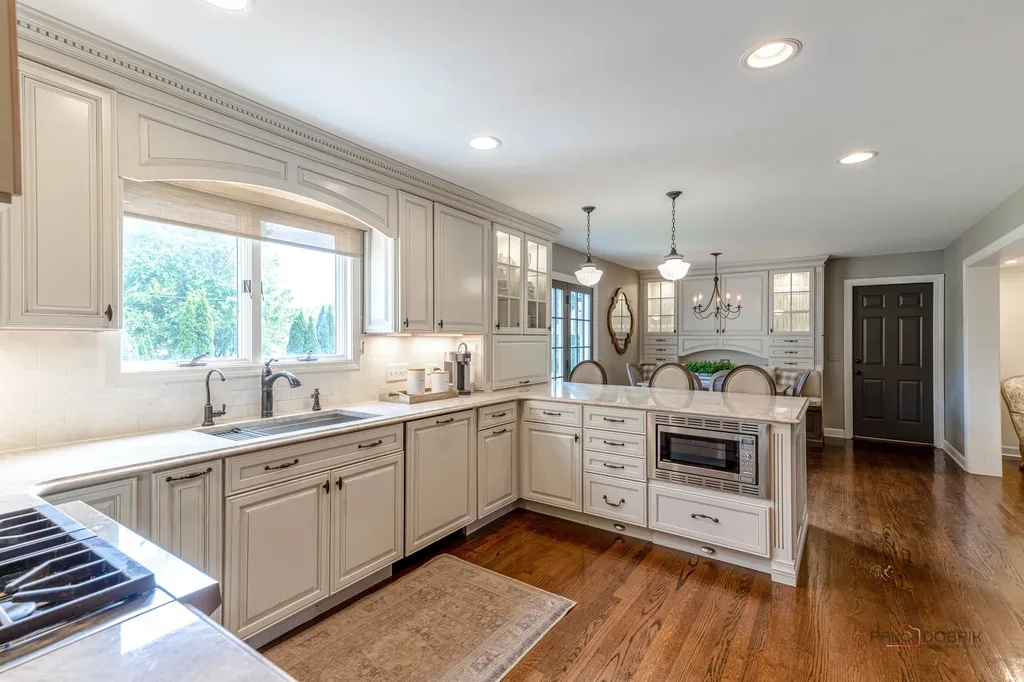 22205 West Pineview Drive Antioch IL 60002