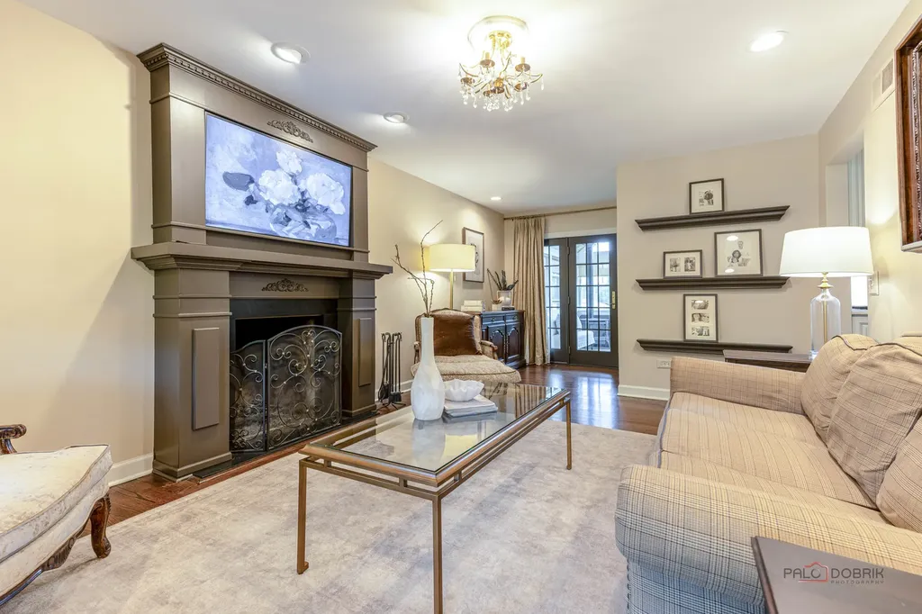 22205 West Pineview Drive Antioch IL 60002