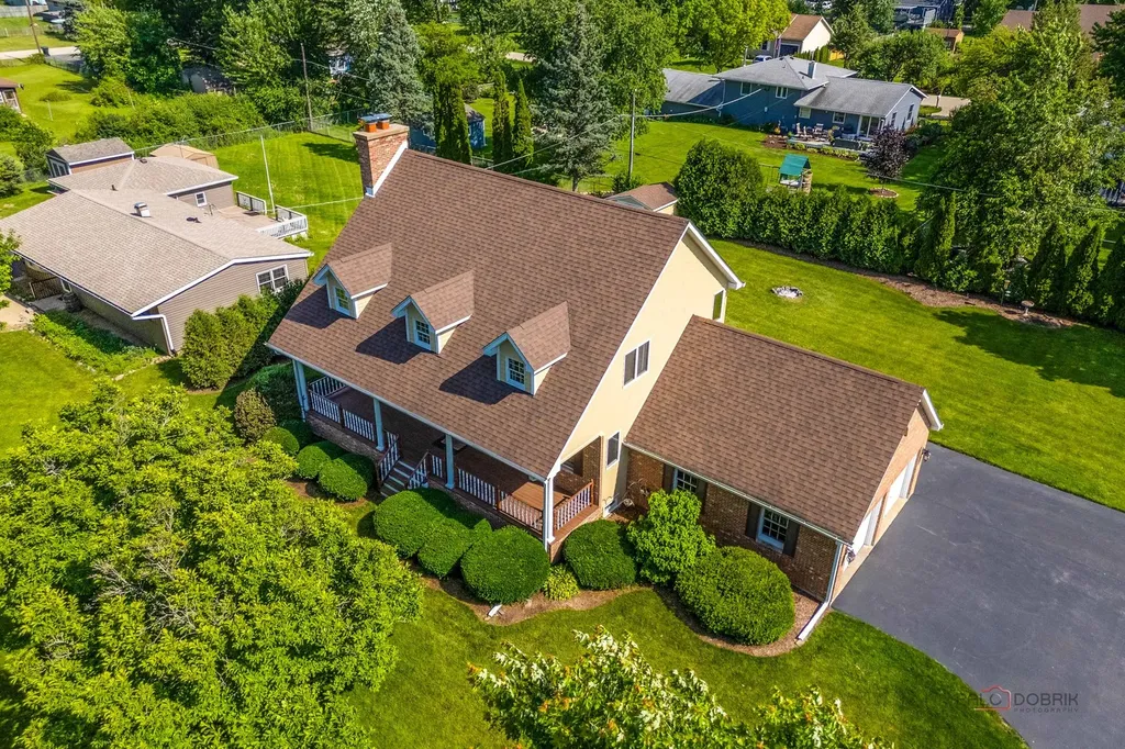 22205 West Pineview Drive Antioch IL 60002