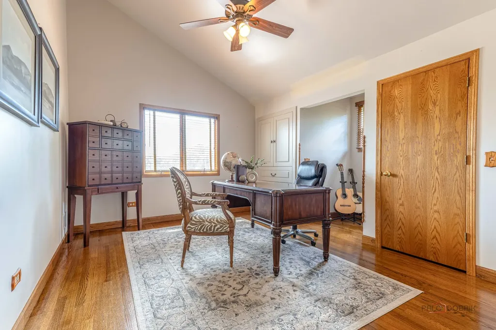 22205 West Pineview Drive Antioch IL 60002