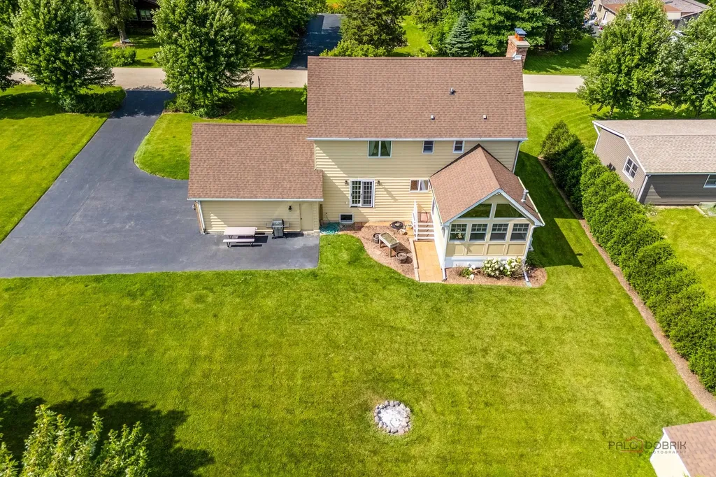 22205 West Pineview Drive Antioch IL 60002