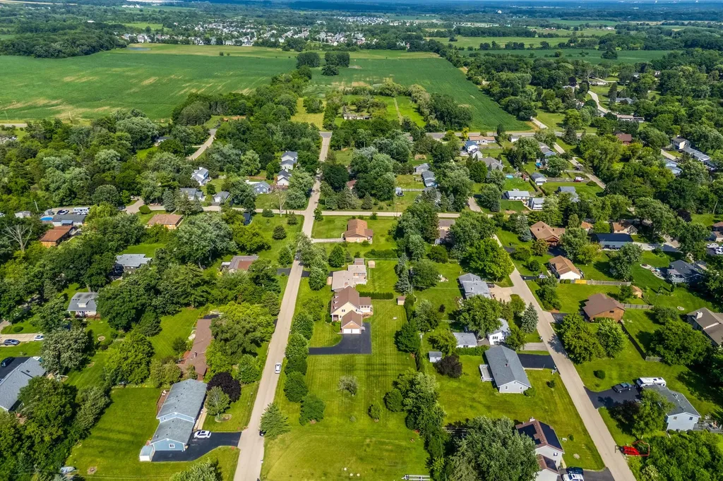 22205 West Pineview Drive Antioch IL 60002