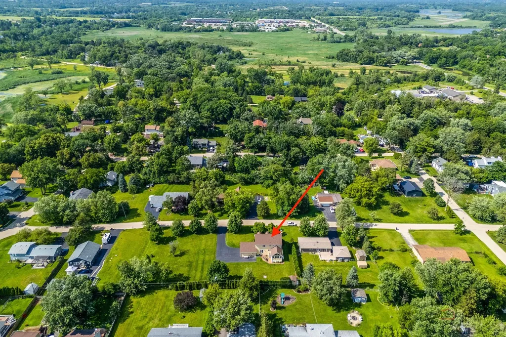 22205 West Pineview Drive Antioch IL 60002