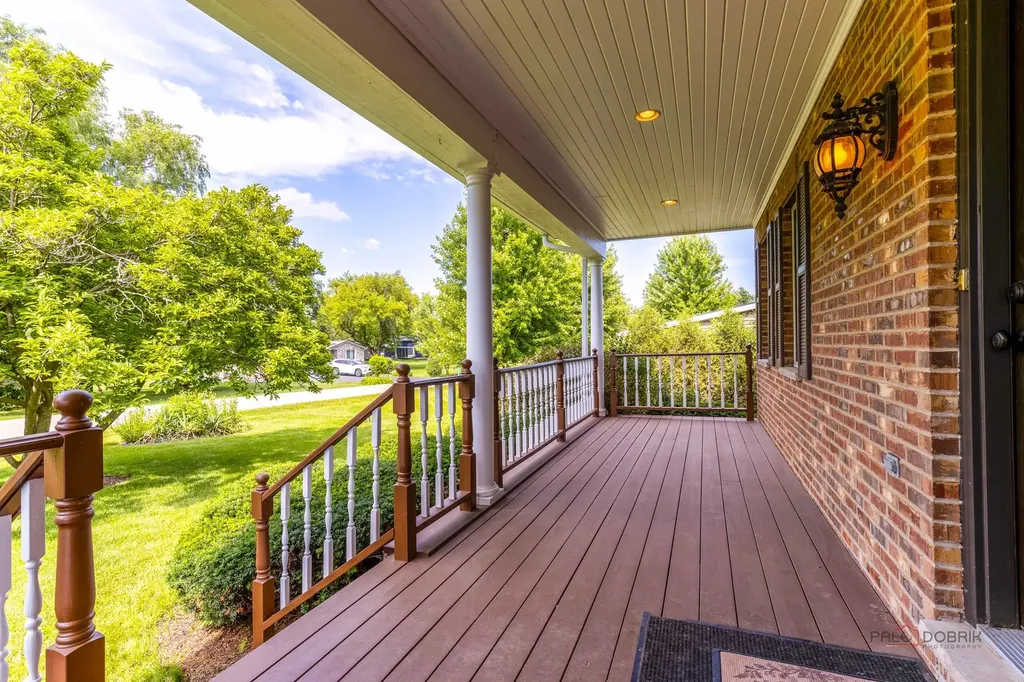 22205 West Pineview Drive Antioch IL 60002