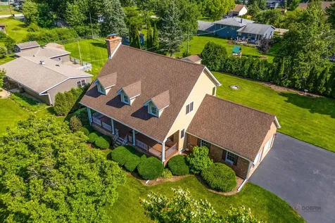 22205 West Pineview Drive Antioch IL 60002
