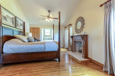 22205 West Pineview Drive Antioch IL 60002