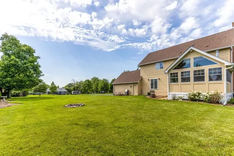 22205 West Pineview Drive Antioch IL 60002