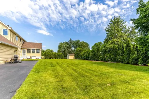 22205 West Pineview Drive Antioch IL 60002