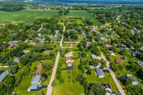 22205 West Pineview Drive Antioch IL 60002
