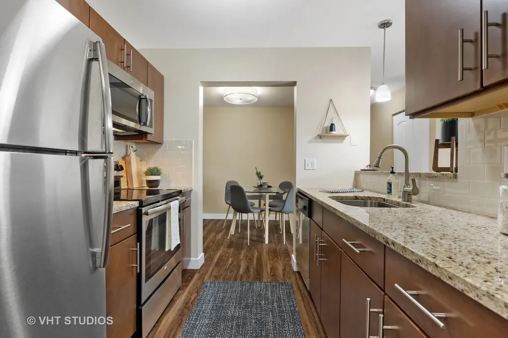 85 Kensington Circle Wheaton IL 60189