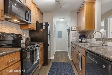 85 Kensington Circle Wheaton IL 60189