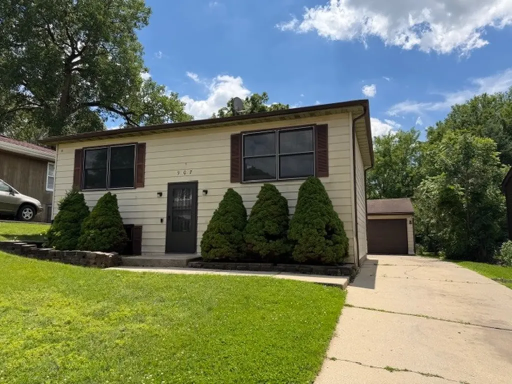 907 Houston Avenue Elgin IL 60120