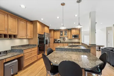 1413 Annie Lane Libertyville IL 60048