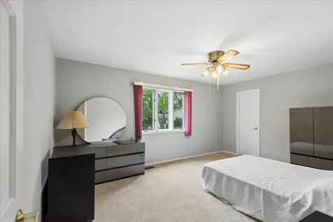 1413 Annie Lane Libertyville IL 60048