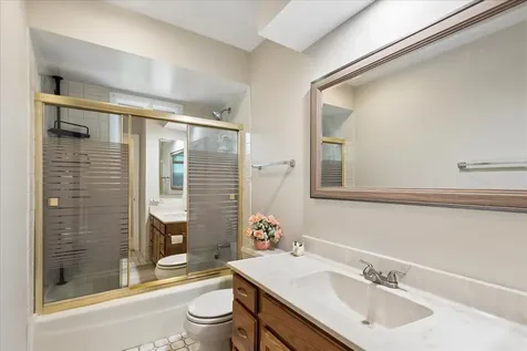 1413 Annie Lane Libertyville IL 60048