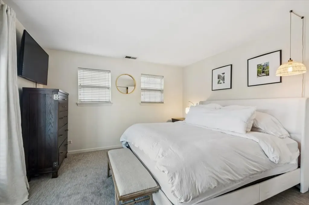 667 West Division Street Chicago IL 60610