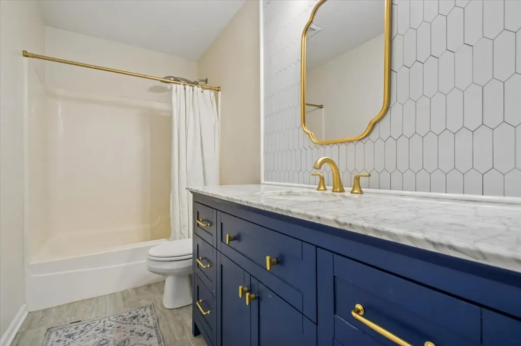 667 West Division Street Chicago IL 60610