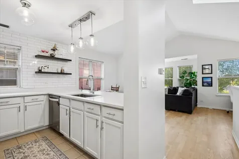 667 West Division Street Chicago IL 60610